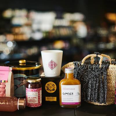 J-12 avant la fête des mères 💝
Trouvez les meilleures idées cadeaux sur notre site et en boutique à Aix. Une sélection de produits gourmands, originaux et tendances, pour tous les goûts et budgets. 

Livraison en France entre 2 et 4 jours. 

#epiceriefine #aixenprovence #aixmaville #madeinfrance #fabricationfrancaise #lamaisonfrancaise #delicatessen #gastronomie #ideecadeau #fetedesmeres #cadeauxfemme #cadeaumaman #cadeaugourmand #artsdelatable #lifestyle