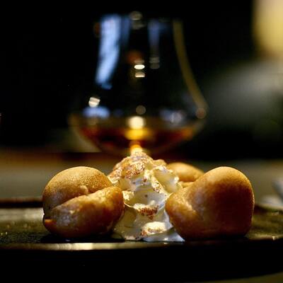 Découvrez les délicieux Babas au Rhum de la Tour d’Argent @epicerietourdargent 

Vous pouvez les déguster au restaurant @la_maison_francaise_restaurant et les retrouver en boutique ainsi que sur notre site ! @la_maison_francaise_ 

#epiceriefine #frenchfood #gastronomie #aixenprovence #aixmaville #madeinfrance #fabricationfrancaise #produitsfrancais #restaurantaixenprovence #dessert #babaaurhum