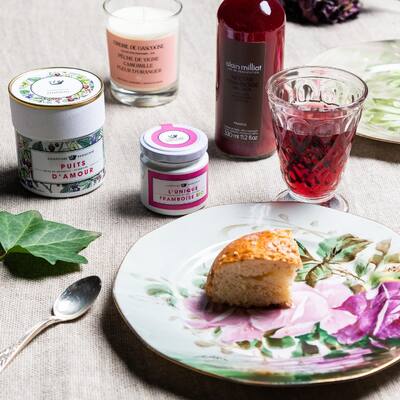 Nous vous souhaitons une joyeuse fête des mères ! 

#fetedesmeres #cadeaufetedesmeres #ideecadeau #giftideas #epiceriefine #produitsfrancais #madeinfrance #gastronomie #artsdelatable #lifestyle #aixenprovence